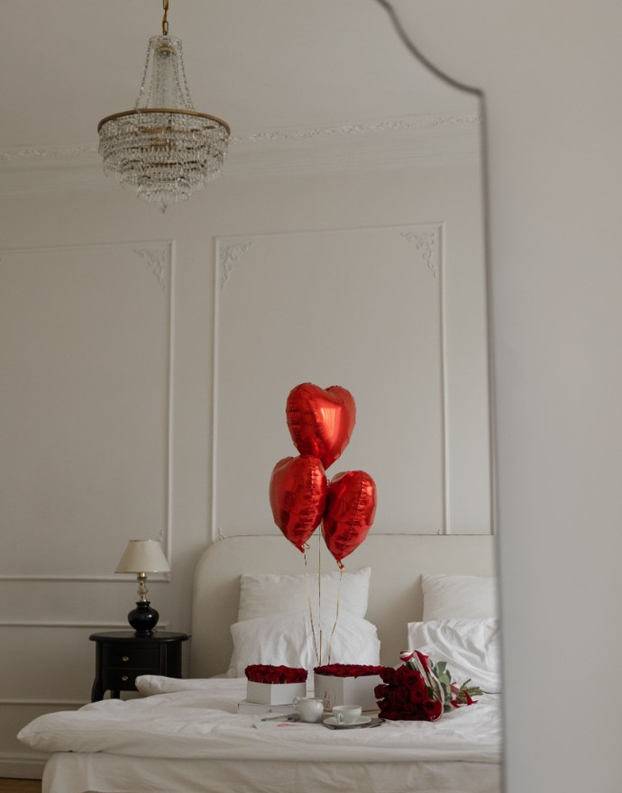 КОРОБКА СЕРДЦЕ  «LOVE» + ШАРЫ В ПОДАРОК! купить по цене 6 500 руб. с быстрой доставкой | Маркет-цветов