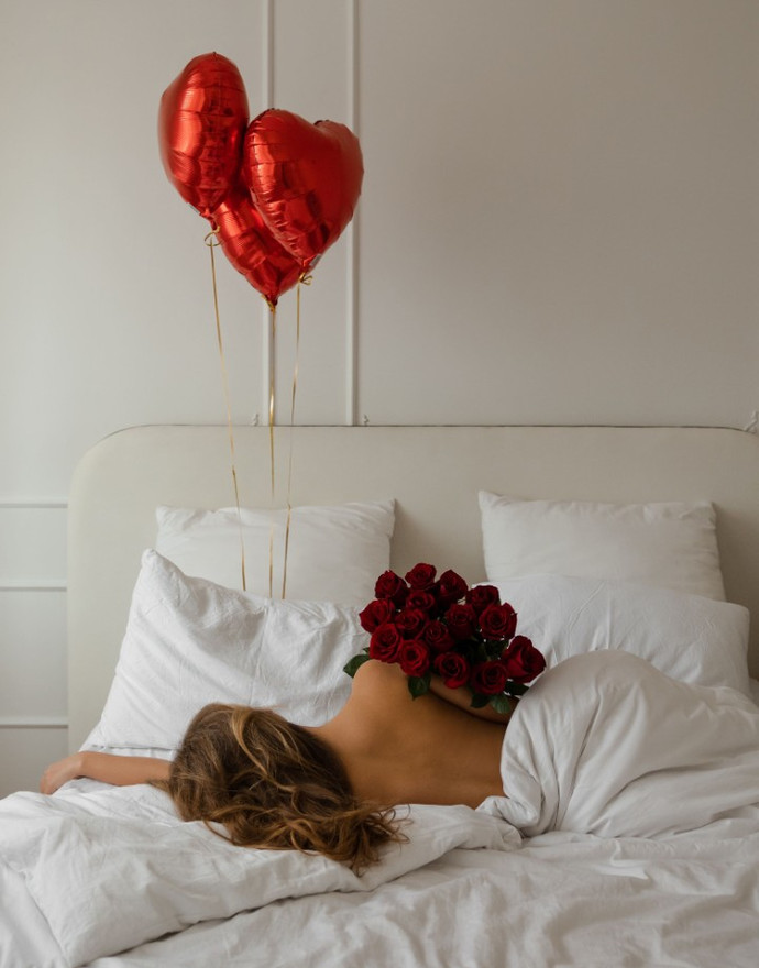 Набор «LOVE IS» купить по цене 6 500 руб. с быстрой доставкой | Маркет-цветов