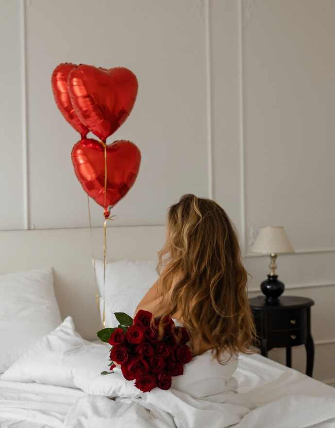 Набор «LOVE IS» купить по цене 6 500 руб. с быстрой доставкой | Маркет-цветов